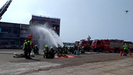 军警消相关单位现场抢救。