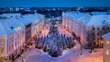 Town Hall Square, Tartu, Estonia (© Westend61/Getty Images)