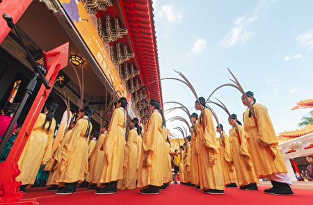 今年祭孔大典共计约200多位学生参与。