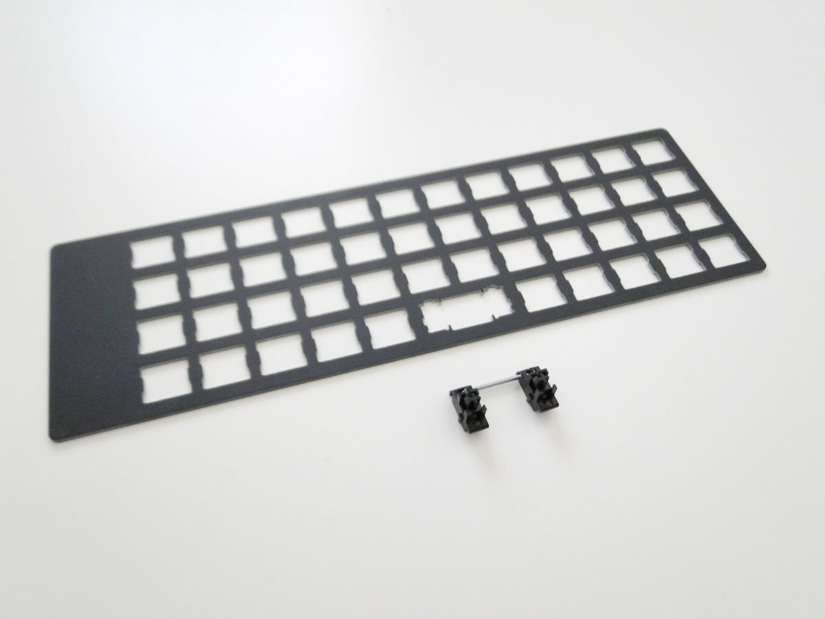 Arrange the top plate and the stabilizer as shown.