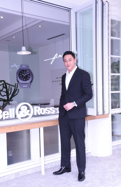 导演何润东 时尚演绎Bell & Ross新品