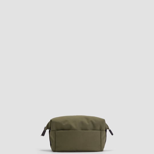 everlane-renew-transit-catch-all-case-in-olive-1