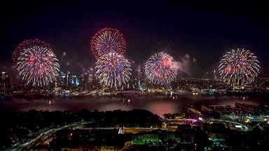 Fireworks over the Hudson River on the Fourth of July, New York (© New York on Air/Shutterstock)