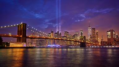 Brooklyn Bridge with the 'Tribute in Light' installation for 9/11, New York (© ANDREY DENISYUK/Getty Images)