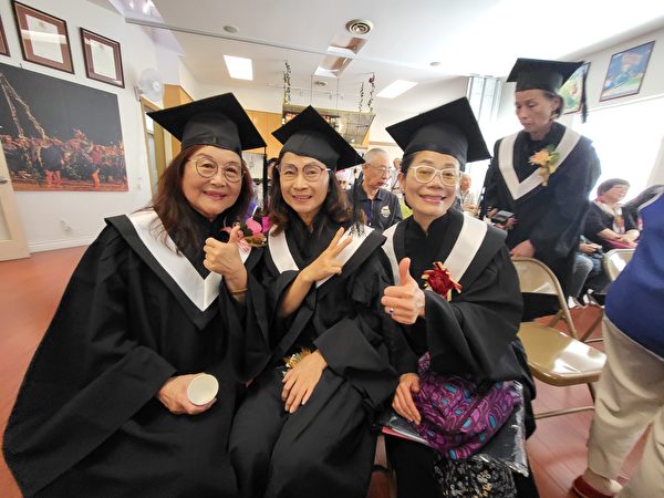 9月22日，国立空中大学加拿大服务处在台加文化中心举办开学典礼暨拨穗仪式。（邱晨/大纪元）