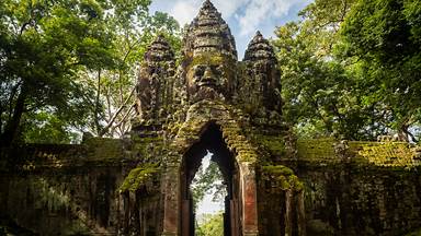 North Gate of Angkor Thom, Angkor Archaeological Park, Cambodia (© Amazing Travel Lifestyle/Shutterstock)