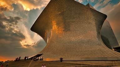 Museo Soumaya, Plaza Carso, Mexico City, Mexico (© Juan Romero/Alamy)