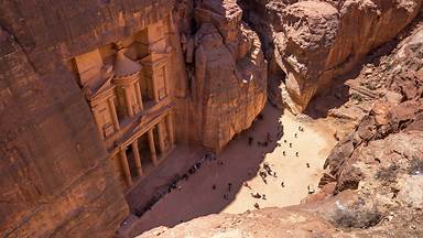 Al-Khazneh (the Treasury), Petra, Jordan (© WitthayaP/Shutterstock)