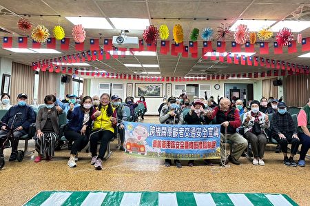 八德荣家邀请桃园市平镇区乐龄学习中心路老师-张慈安女士莅家办理高龄者交通安全宣导。