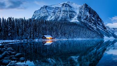 Lake Louise, Banff National Park, Alberta, Canada (© Mr. Simon Paul/Shutterstock)