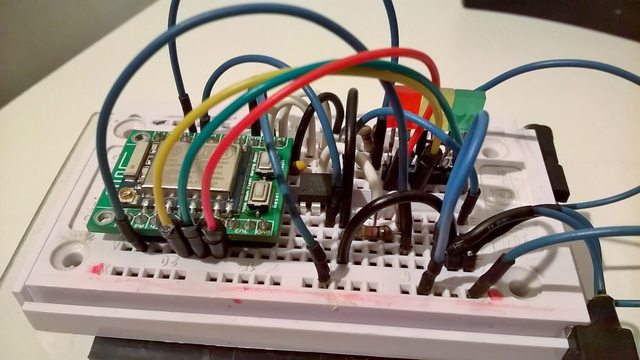 Tiny dooor and window sensor - Breadboard setup