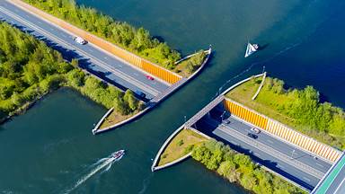 Veluwemeer Aqueduct, Netherlands (© Frolova_Elena/Getty Images)