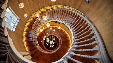 Cecil Brewer Staircase, the Heal's Building, London, England (© Yiran An/Getty Images)