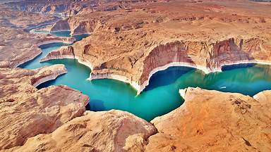 Lake Powell on the Colorado River (© Peter Schaefer/Alamy)