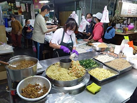 嘉义地区润饼特点为加入油面。