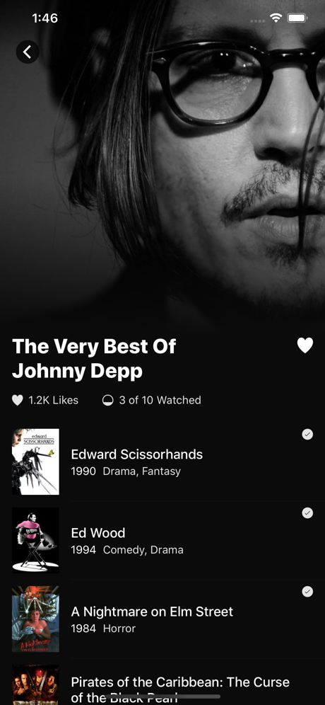 Captura da tela de detalhe dos filmes. Na imagem, temos uma foto em escala de cinza do rosto do ator Johnny Depp, e os detalhes do filme O melhor de Johnny Depp