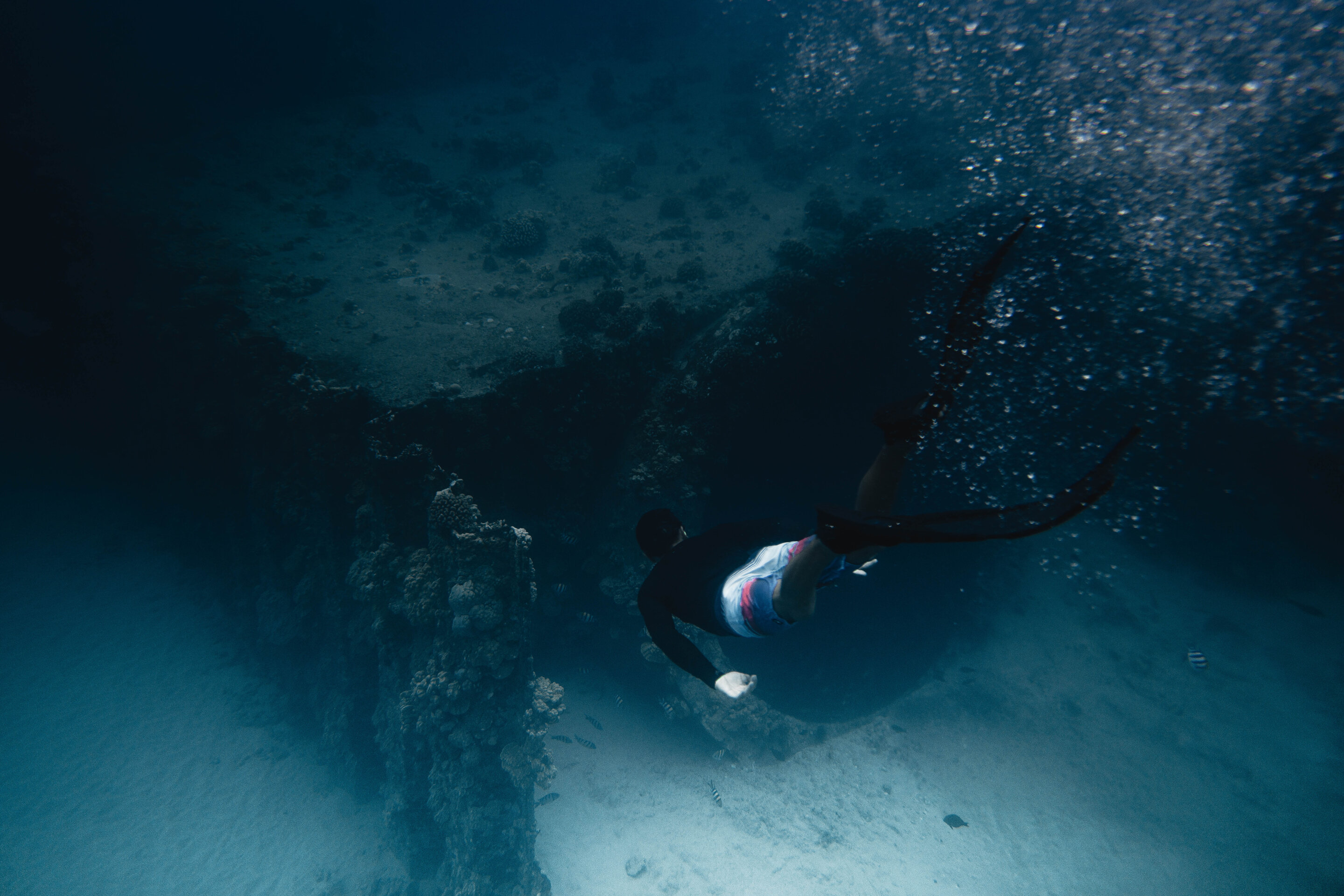 Protecting coral reefs with bubbles