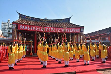 屏东县各界纪念大成至圣先师孔子2570周年诞辰释奠典礼，28日在屏东书院举行。