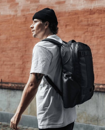 db-journey-skateboarding-daypack-20l-black-out-1