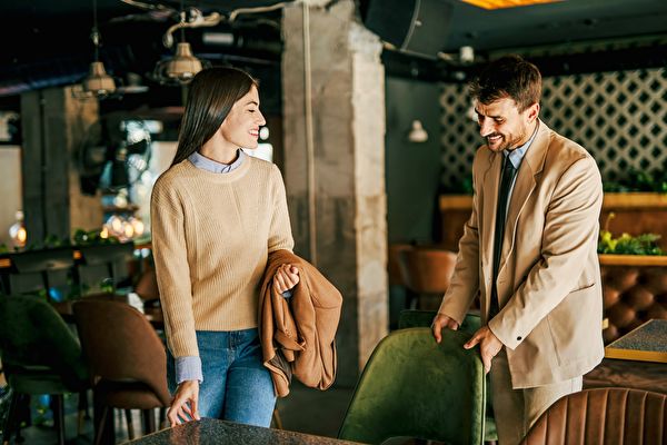 Smiling Business People Relaxing Just Walk Into A Restaurant Take