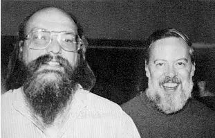 Ken Thompson (左) 和 Dennis Ritchie (右)