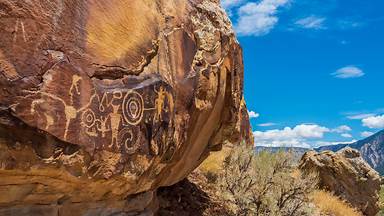 Fremont Indian petroglyphs, Dinosaur National Monument, Jensen, Utah (© Dan Leeth/Alamy)