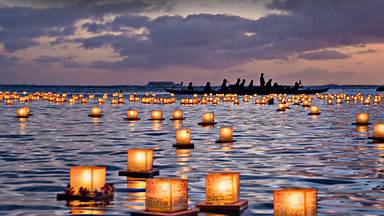 Lantern floating ceremony, Ala Moana Beach Park, Honolulu, Hawaii (© Naomi Hayes of Island Memories Photography/Getty Images)