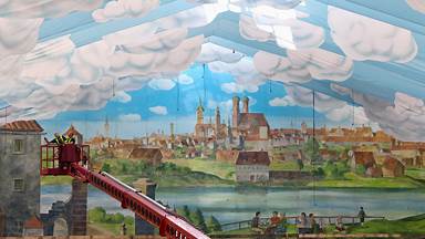 A beer tent at Oktoberfest in Theresienwiese, Munich, Germany (© Peter Kneffel/picture alliance via Getty Images)