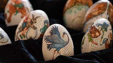 Easter eggs painted by Tünde Csuhaj, Szekszárd, Hungary (© ATTILA KISBENEDEK/AFP/Getty Images)
