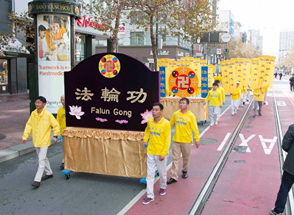 2016年10月22日，4000多名法轮功学员及民众，在旧金山举行盛大游行。（周容／大纪元）