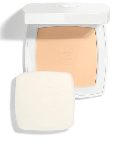 chanel-le-blanc-compact-radiance-powdery-foundation-glossy-finish-spf-25-pa-21-beige-with-case-1