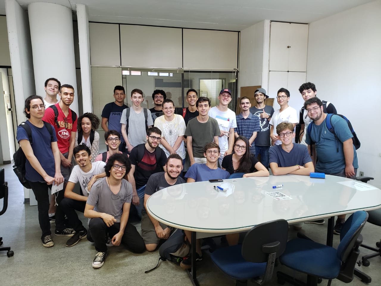 Foto com diversas pessoas, em uma integração de calouros na UNESP - BAURU (UNESP)