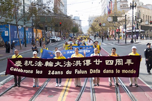 2016年10月22日，4000多名法轮功学员及民众，在旧金山举行盛大游行。（周容／大纪元）