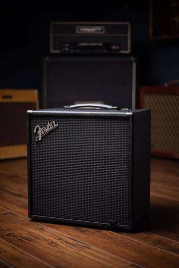 fender-rumble-studio-40-40w-1x10-bass-combo-amplifier-black-1