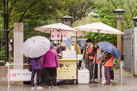 长庚大学李冠逸老师团队协助身心障碍者创造友善共生职场，融入社区，获得2金肯定。