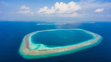 Atolls in Indian Ocean, Maldives (© Amazing Aerial Premium/Shutterstock)