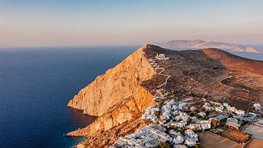 Chora, Folegandros Island, Cyclades, Greece (© Francesco Riccardo Iacomino/Getty Images)