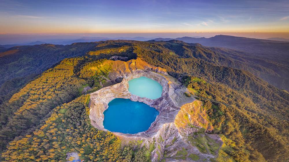 Volcanic crater lakes on Kelimutu, Flores, Indonesia (© Shane P. White/Minden Pictures)