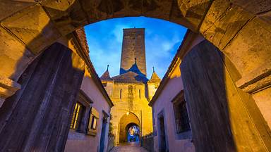 https://cn.bing.com/th?id=OHR.MedievalRothenburg_ZH-CN1522774136&w=384&h=216