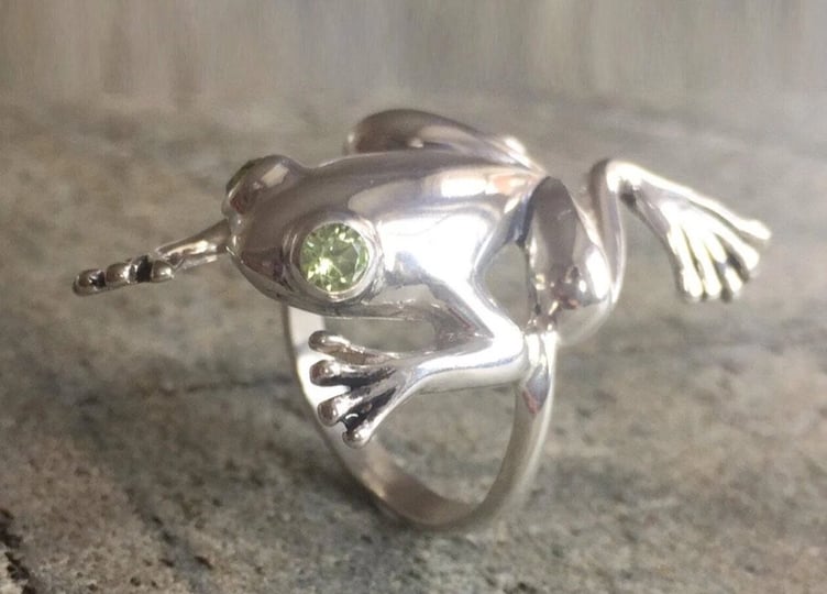 silver-frog-ring-frog-peridot-ring-statement-frog-ring-925-sterling-silver-1