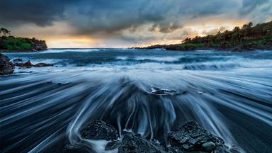 Black sand beach at Wai'ānapanapa State Park, Maui, Hawaii (© Matt Anderson Photography/Getty Images)