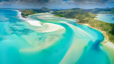 Whitehaven Beach, Whitsunday Island, Queensland, Australia (© Coral Brunner/Shutterstock)